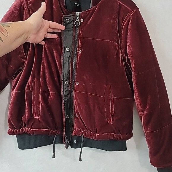 Rue 21 Burgundy Velvet Bomber Jacket Junior Size Small Winter Velor Coat - Picture 6 of 12